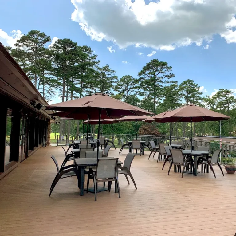Outdoor dining on the golf course